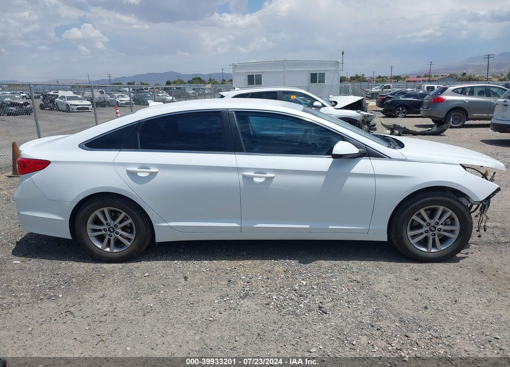 2015 HYUNDAI SONATA SE VIN: 5NPE24AF9FH257292