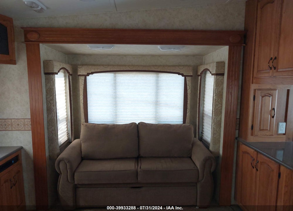 2011 FOREST RIVER BROOKS BROTHERS TRAILERS VIN: 5ZT3BK2B8BA302617