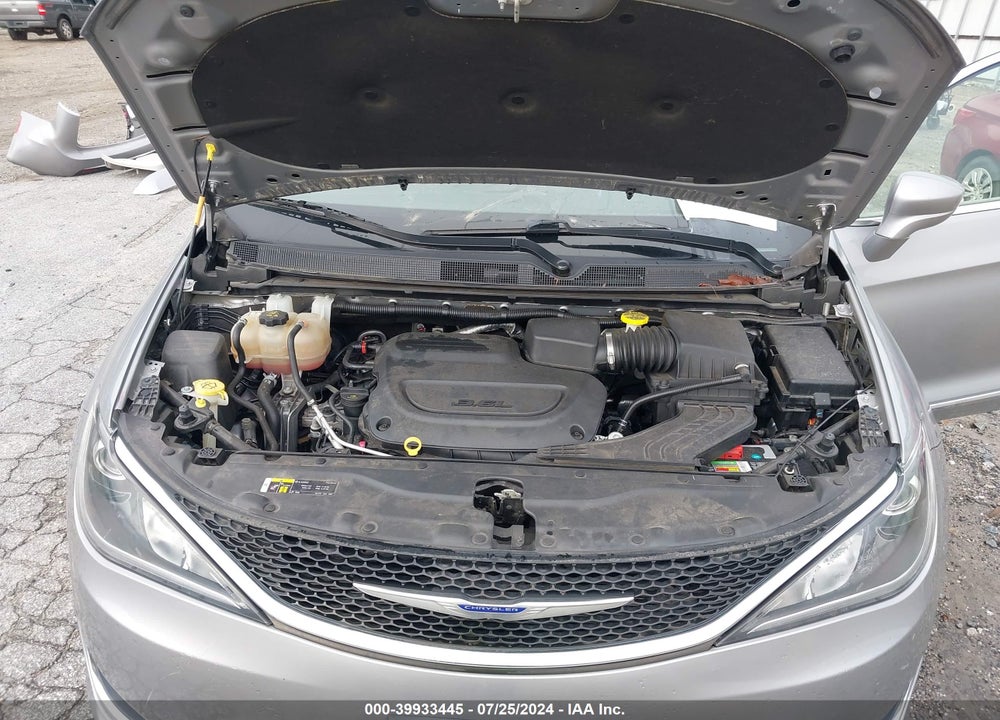2020 CHRYSLER PACIFICA TOURING L VIN: 2C4RC1BG1LR279600