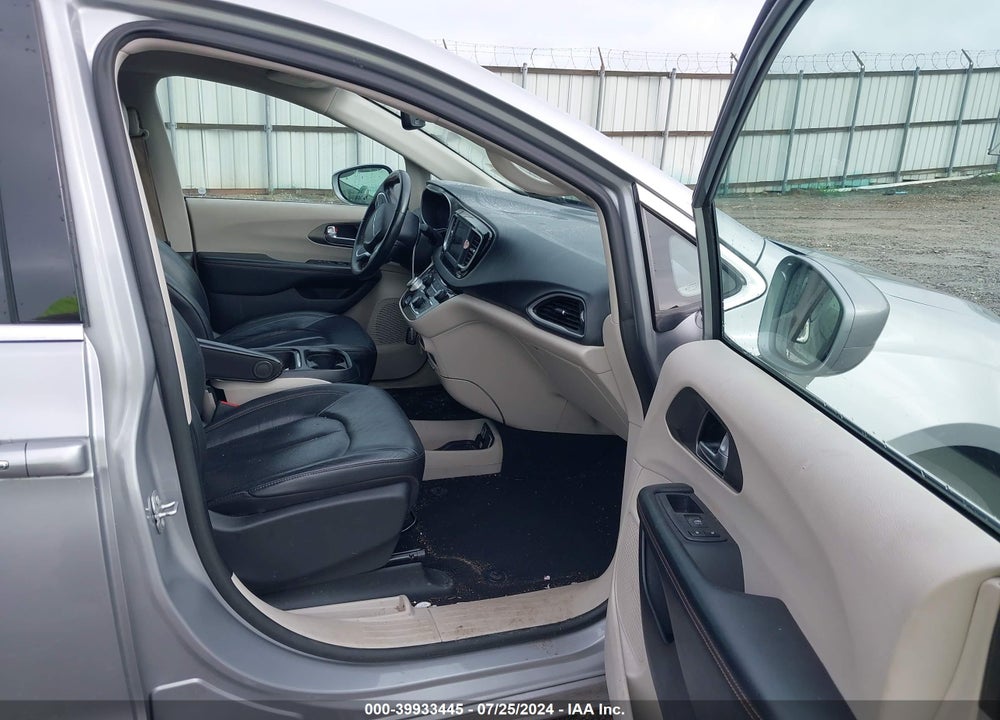 2020 CHRYSLER PACIFICA TOURING L VIN: 2C4RC1BG1LR279600