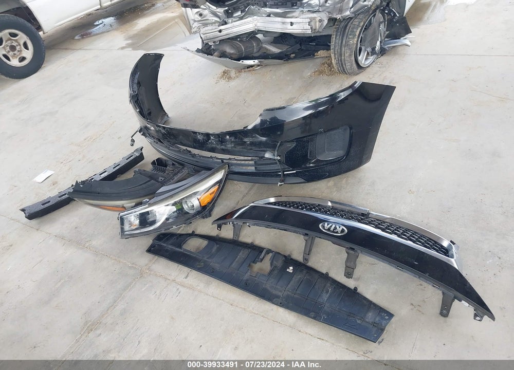 2017 KIA SEDONA LX VIN: KNDMB5C17H6327940