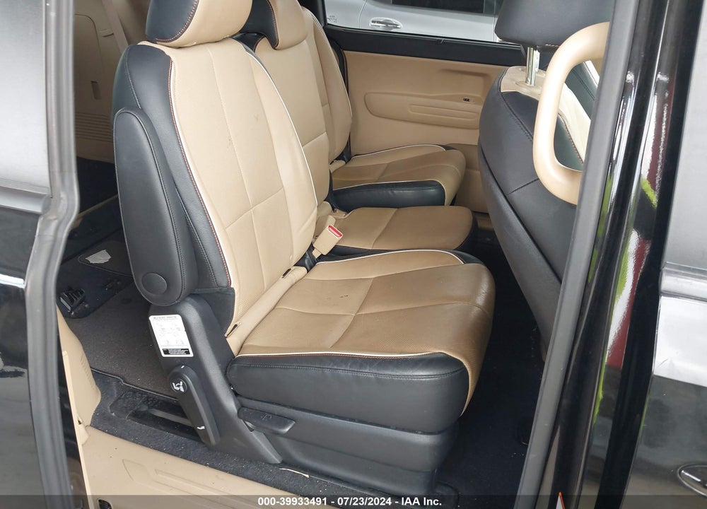 2017 KIA SEDONA LX VIN: KNDMB5C17H6327940