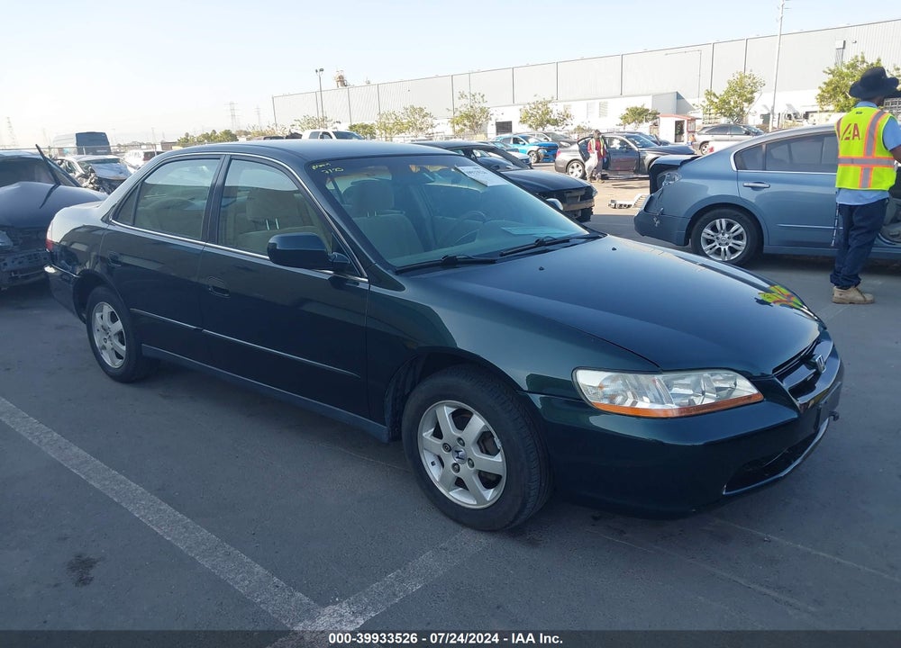2000 HONDA ACCORD 2.3 SE VIN: JHMCG6696YC028170