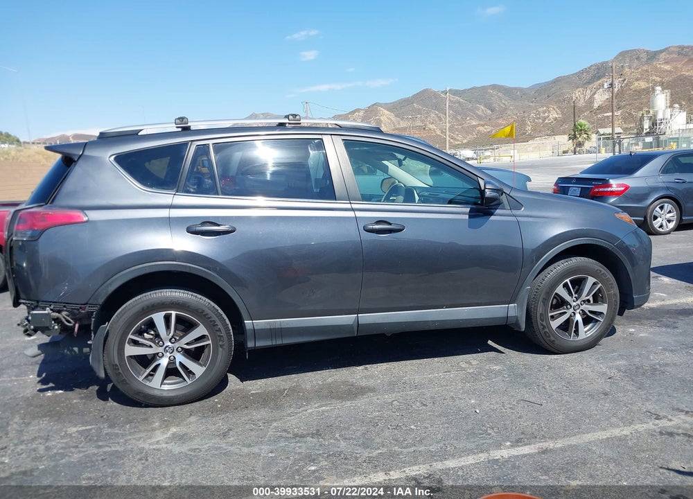 2018 TOYOTA RAV4 XLE VIN: JTMWFREV1JD116965