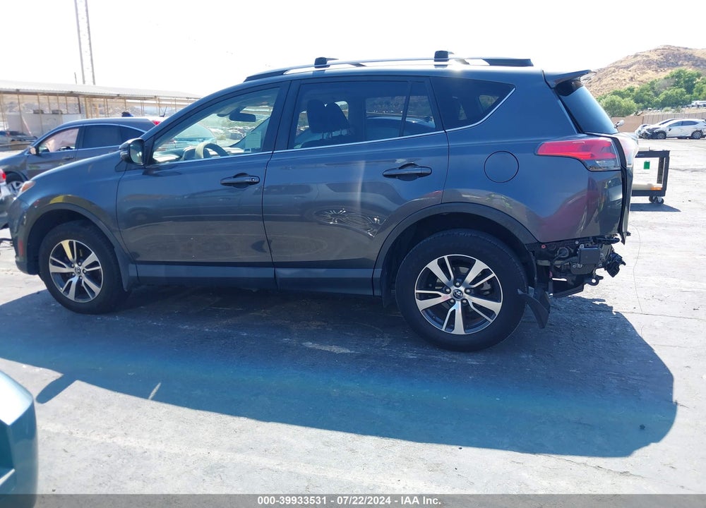 2018 TOYOTA RAV4 XLE VIN: JTMWFREV1JD116965