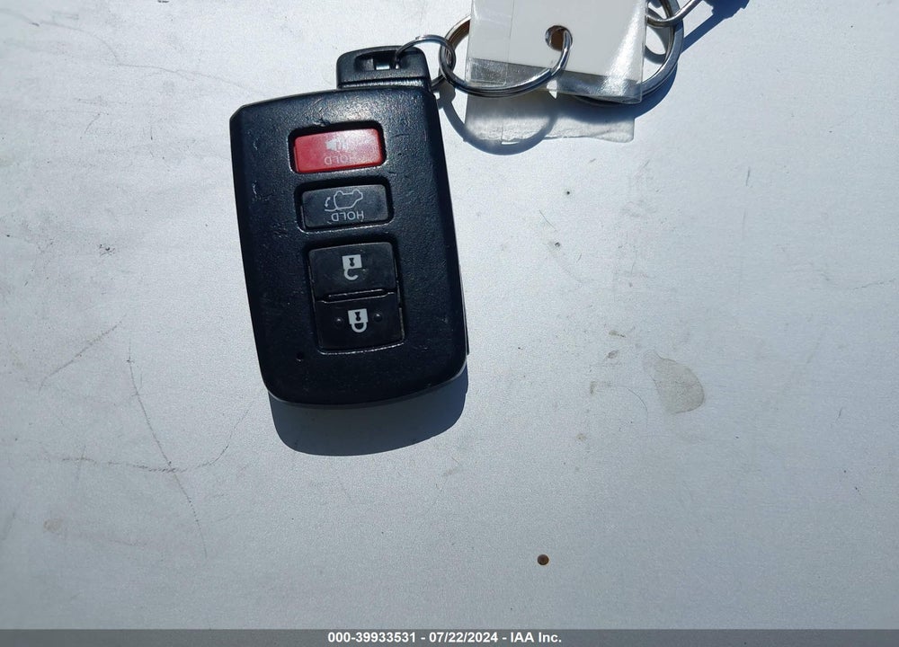2018 TOYOTA RAV4 XLE VIN: JTMWFREV1JD116965