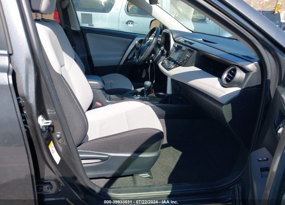 2018 TOYOTA RAV4 XLE VIN: JTMWFREV1JD116965