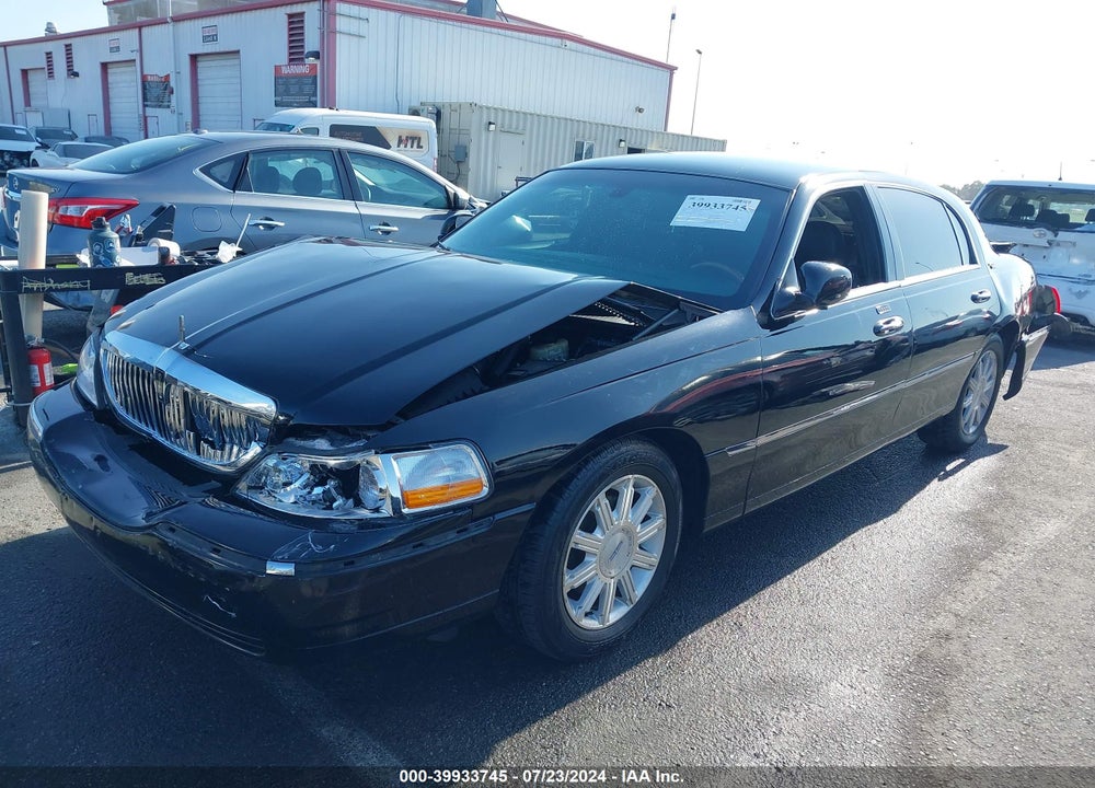 2009 LINCOLN TOWN CAR SIGNATURE LIMITED VIN: 2LNHM82V89X617994
