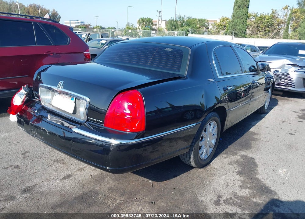 2009 LINCOLN TOWN CAR SIGNATURE LIMITED VIN: 2LNHM82V89X617994