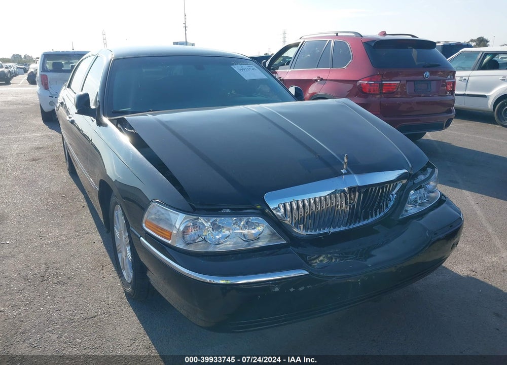 2009 LINCOLN TOWN CAR SIGNATURE LIMITED VIN: 2LNHM82V89X617994