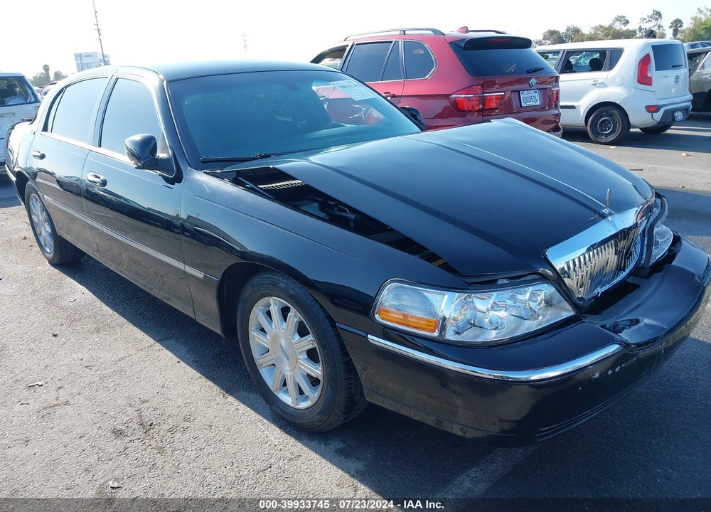 2009 LINCOLN TOWN CAR SIGNATURE LIMITED VIN: 2LNHM82V89X617994