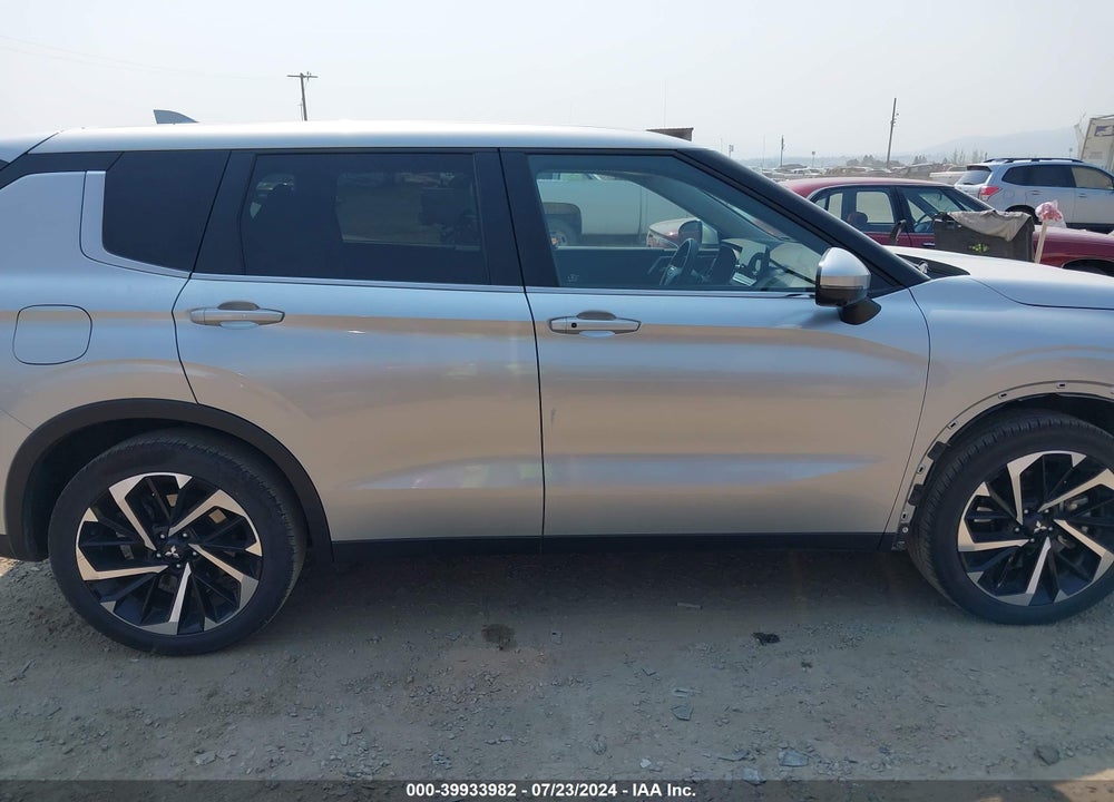 2024 MITSUBISHI OUTLANDER SE 2.5 2WD/SE BLACK EDITION S-AWC/SE BLACK EDITION W/PANO ROOF VIN: JA4J3VA8XRZ037640