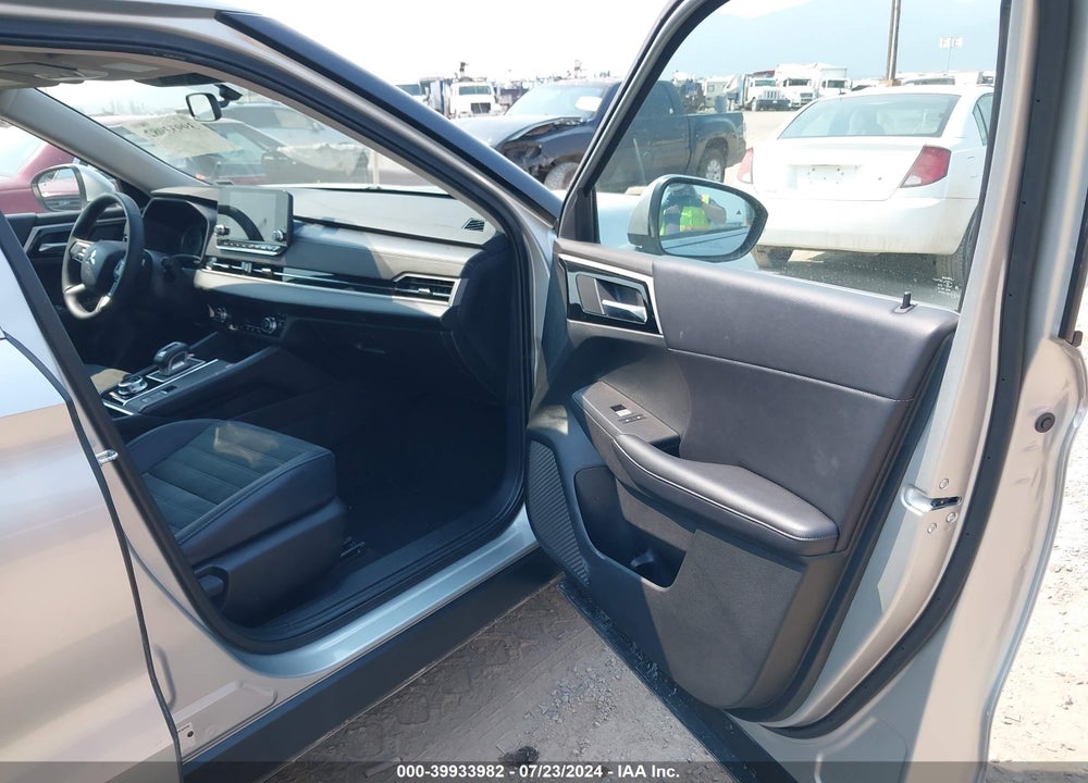 2024 MITSUBISHI OUTLANDER SE 2.5 2WD/SE BLACK EDITION S-AWC/SE BLACK EDITION W/PANO ROOF VIN: JA4J3VA8XRZ037640
