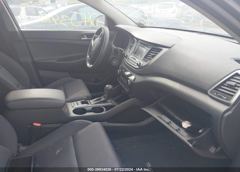 2017 HYUNDAI TUCSON SE VIN: KM8J23A42HU269473