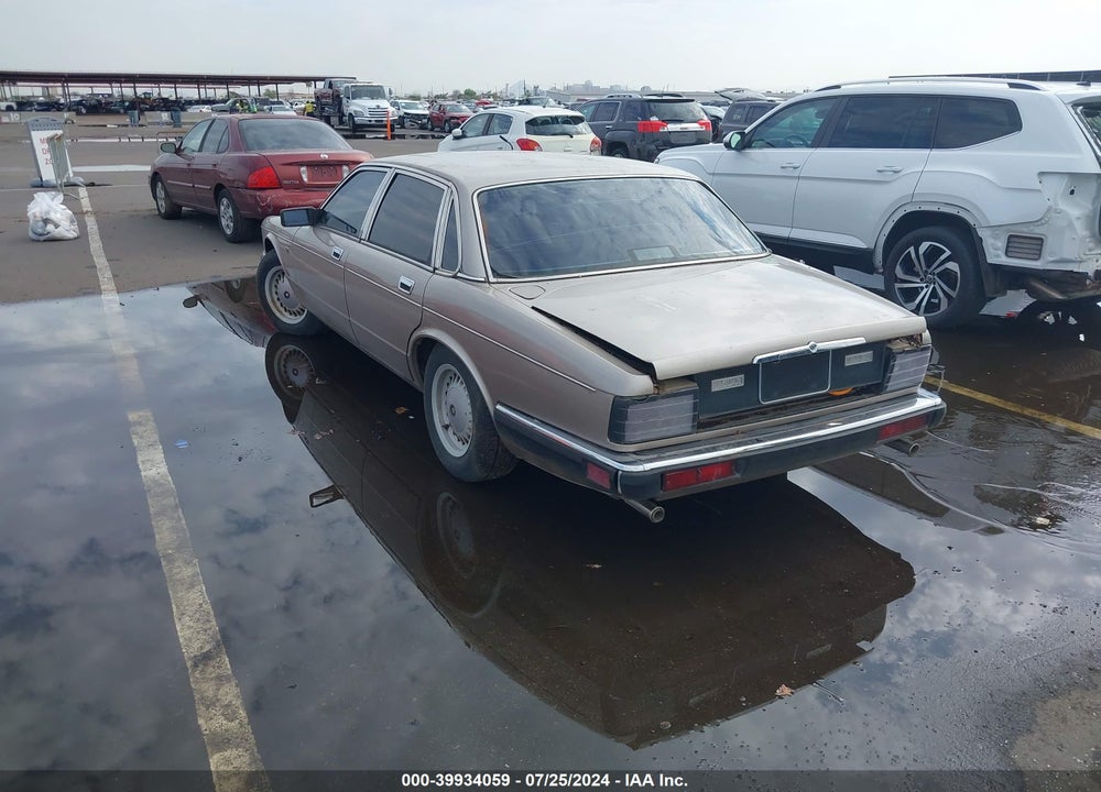 1988 JAGUAR VANDENPLAS VIN: SAJKV1649JC521407