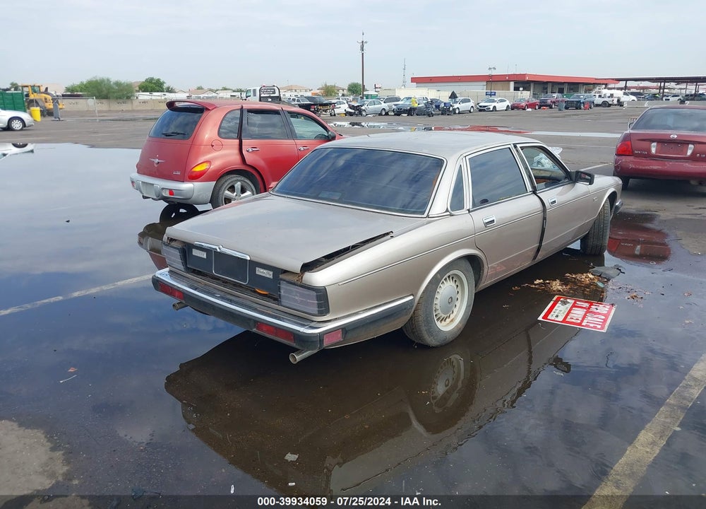 1988 JAGUAR VANDENPLAS VIN: SAJKV1649JC521407