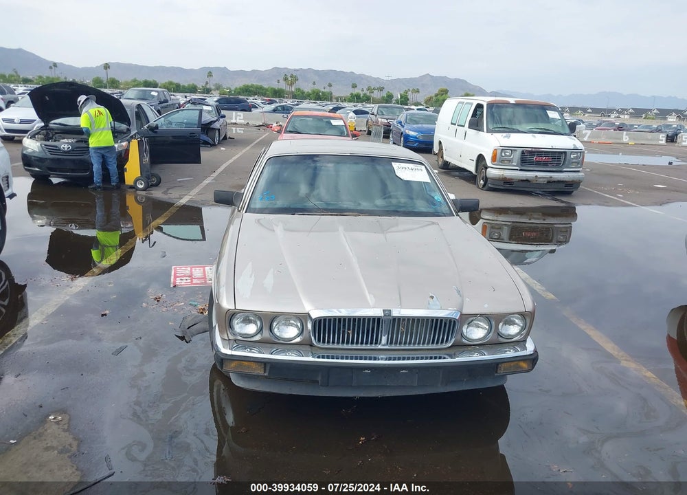 1988 JAGUAR VANDENPLAS VIN: SAJKV1649JC521407