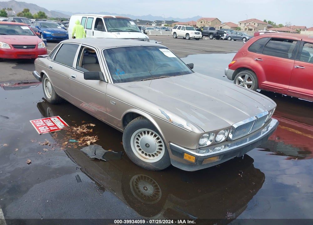 1988 JAGUAR VANDENPLAS VIN: SAJKV1649JC521407