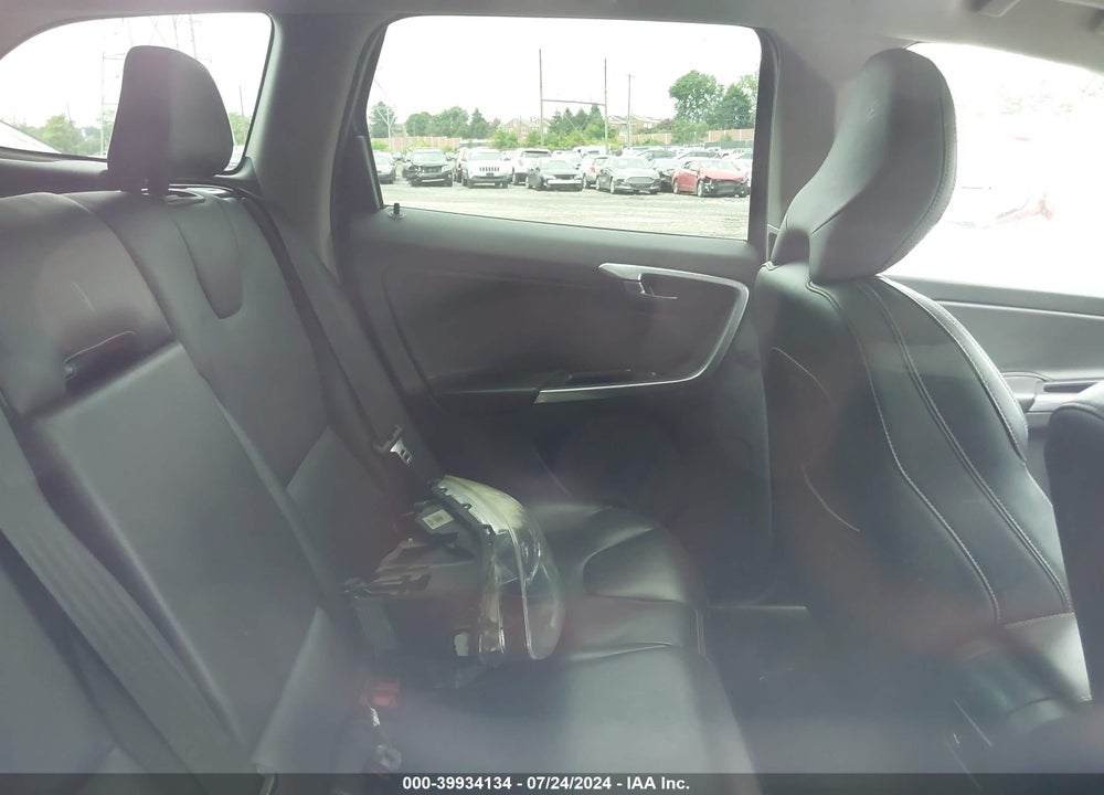 2017 VOLVO XC60 T6 DYNAMIC VIN: YV449MRR4H2019146