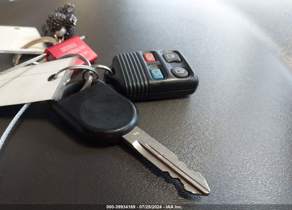 2011 FORD FOCUS SEL VIN: 1FAHP3HN1BW124994
