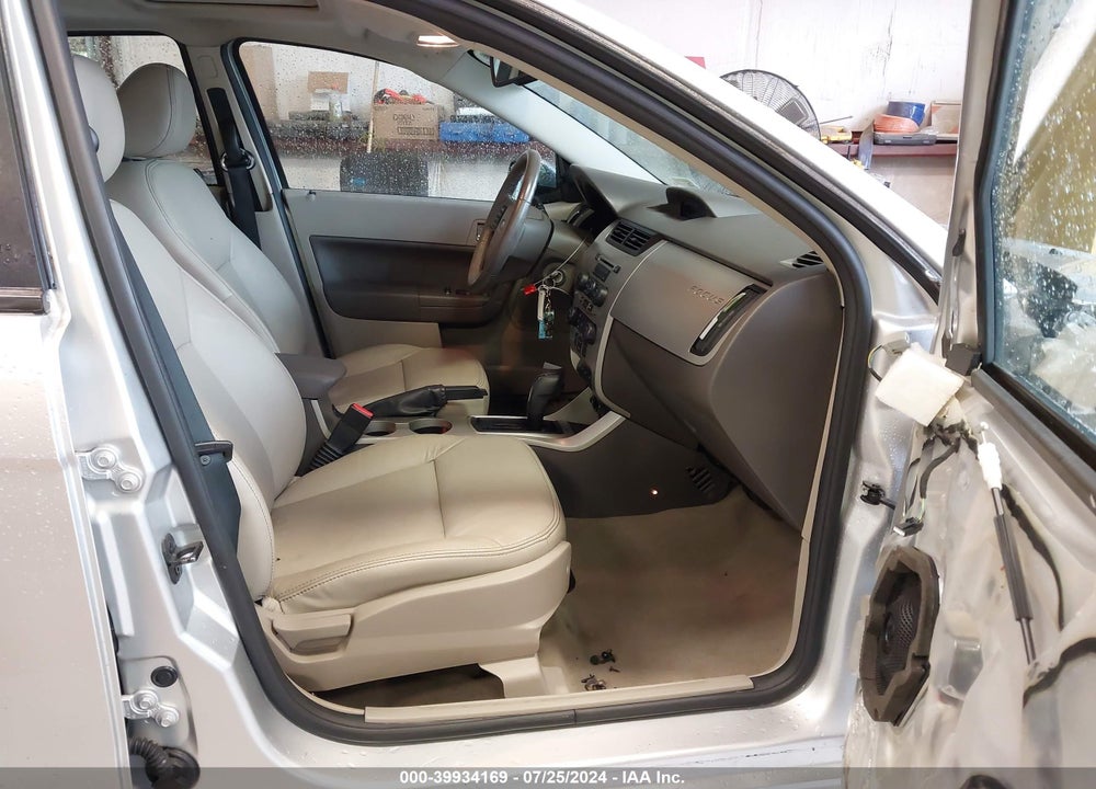2011 FORD FOCUS SEL VIN: 1FAHP3HN1BW124994