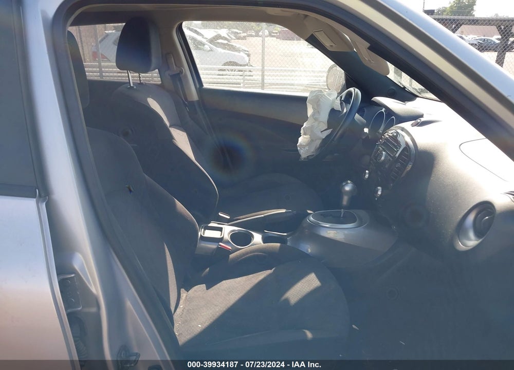 2011 NISSAN JUKE SV VIN: JN8AF5MV0BT009227