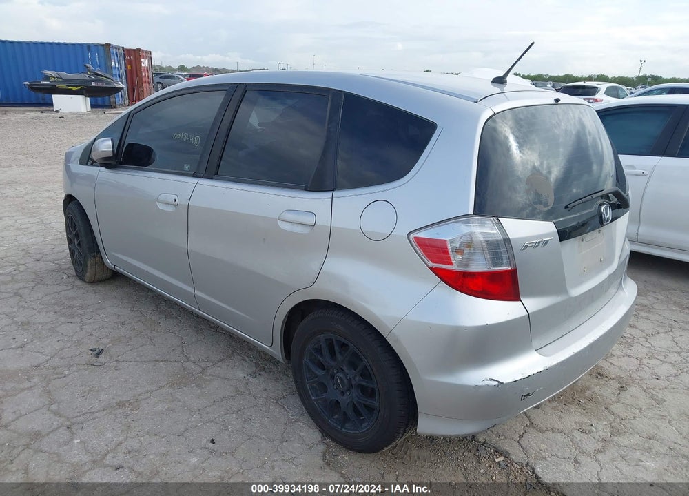 2012 HONDA FIT VIN: JHMGE8H32CC001844