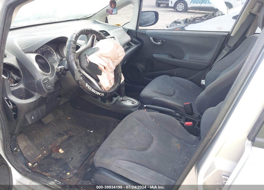 2012 HONDA FIT VIN: JHMGE8H32CC001844