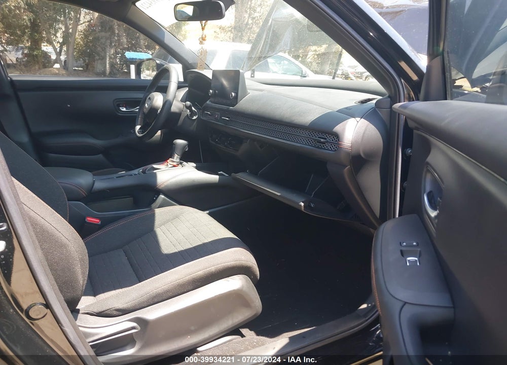 2024 HONDA HR-V 2WD SPORT/2WD SPORT W/O BSI VIN: 3CZRZ1H51RM702528