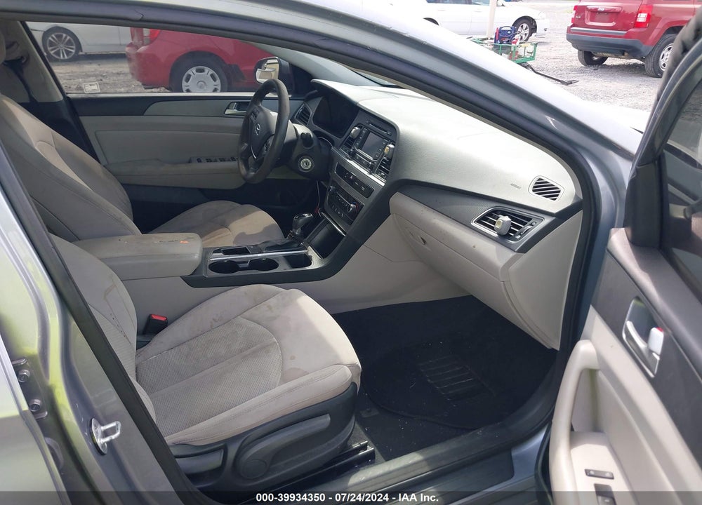 2015 HYUNDAI SONATA SE VIN: 5NPE24AF3FH158418