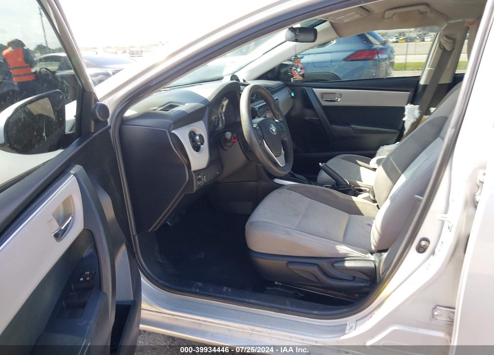 2018 TOYOTA COROLLA LE VIN: 5YFBURHE4JP801734