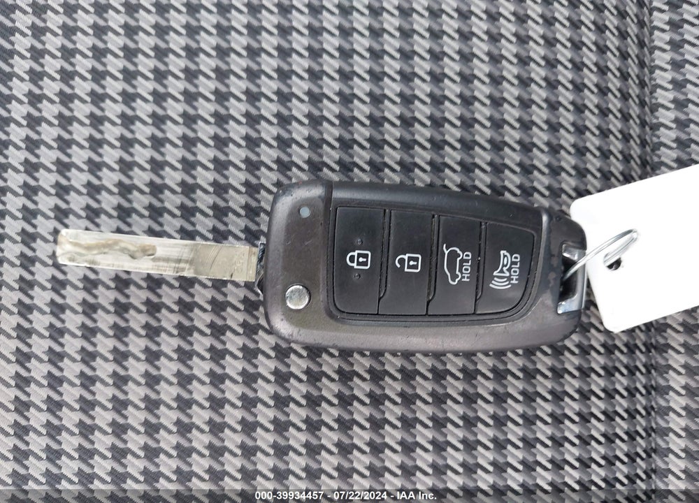 2019 HYUNDAI KONA SE VIN: KM8K12AA2KU252655