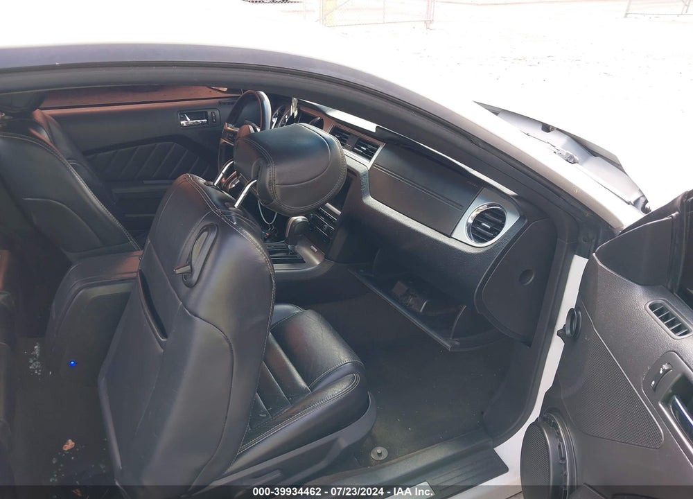 2014 FORD MUSTANG V6 PREMIUM VIN: 1ZVBP8AM3E5221149