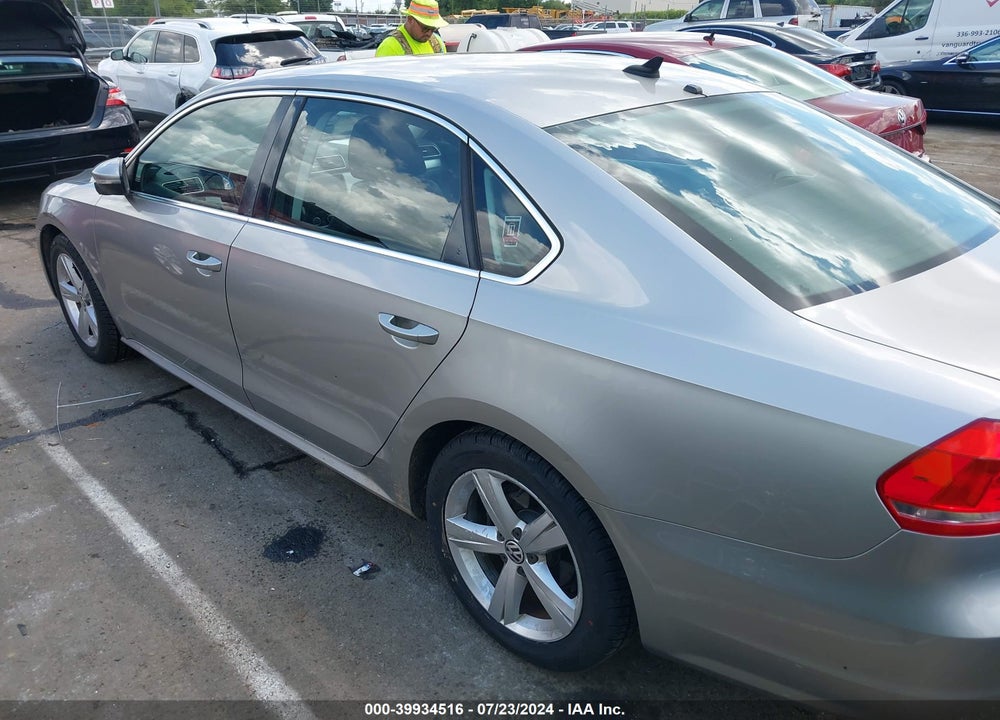 2012 VOLKSWAGEN PASSAT 2.5L SE VIN: 1VWBP7A33CC014416