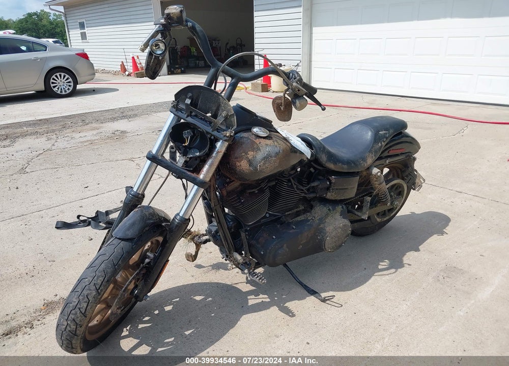 2016 HARLEY-DAVIDSON FXDLS VIN: 1HD1GS822GC327833