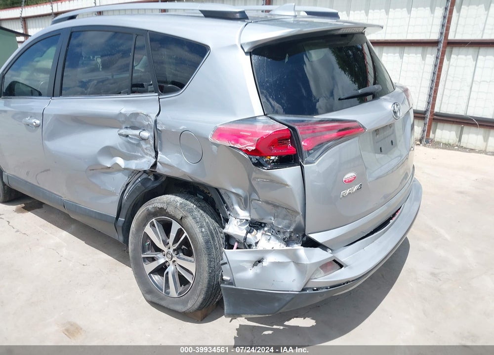 2018 TOYOTA RAV4 XLE VIN: JTMWFREV1JD116299