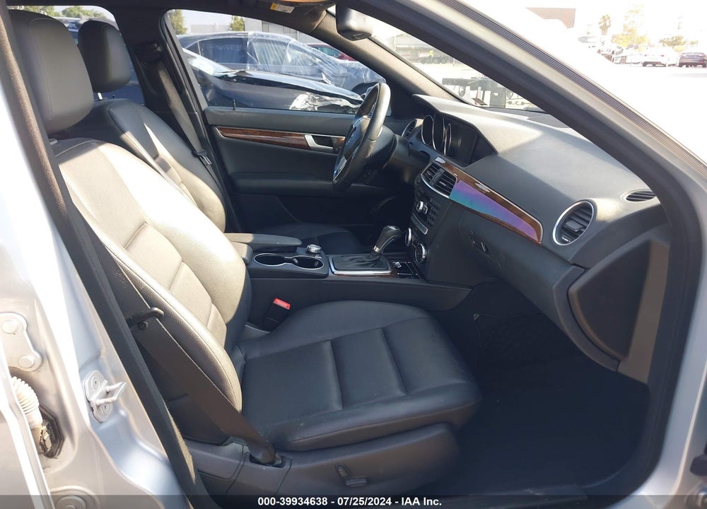 2014 MERCEDES-BENZ C 250 LUXURY/SPORT VIN: WDDGF4HB6EA946086