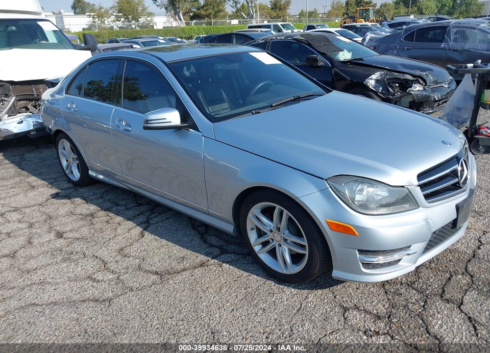 2014 MERCEDES-BENZ C 250 LUXURY/SPORT VIN: WDDGF4HB6EA946086
