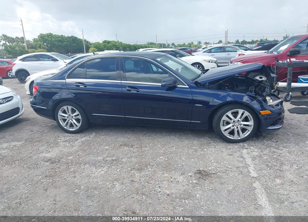 2012 MERCEDES-BENZ C 250 LUXURY/SPORT VIN: WDDGF4HB3CR236612
