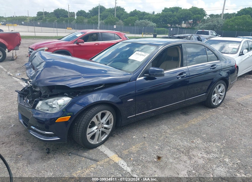 2012 MERCEDES-BENZ C 250 LUXURY/SPORT VIN: WDDGF4HB3CR236612
