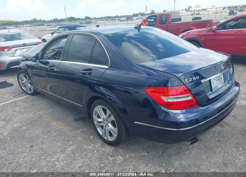 2012 MERCEDES-BENZ C 250 LUXURY/SPORT VIN: WDDGF4HB3CR236612