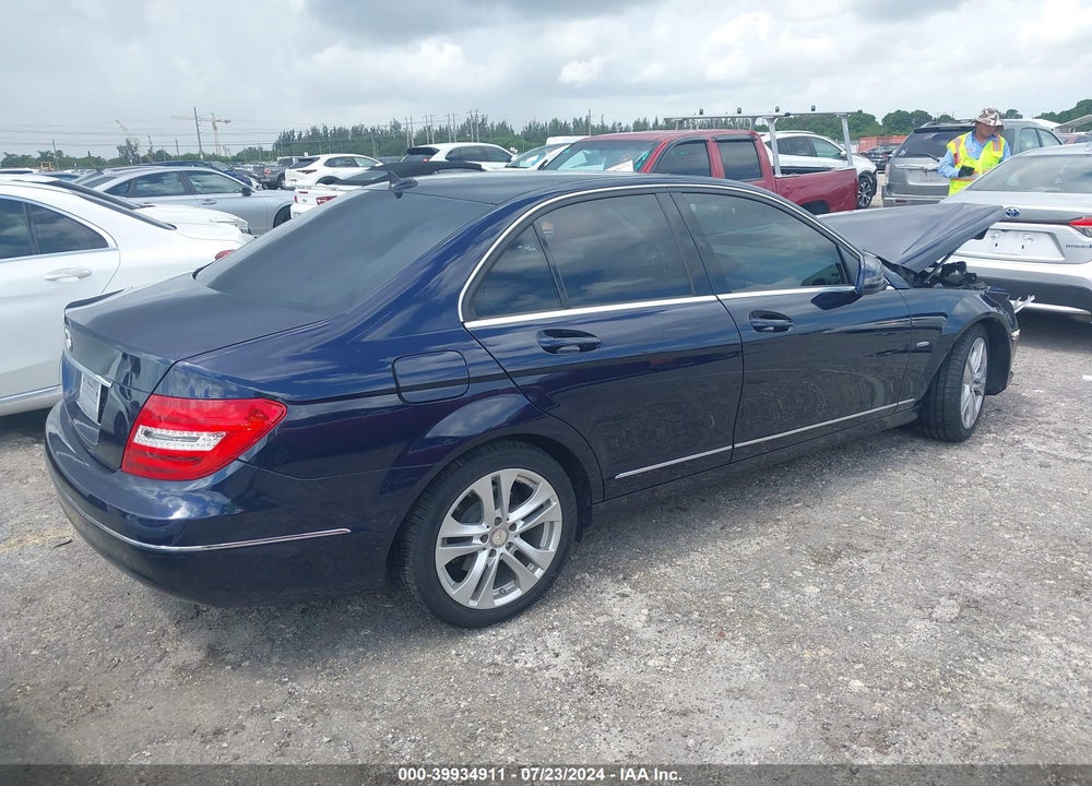2012 MERCEDES-BENZ C 250 LUXURY/SPORT VIN: WDDGF4HB3CR236612