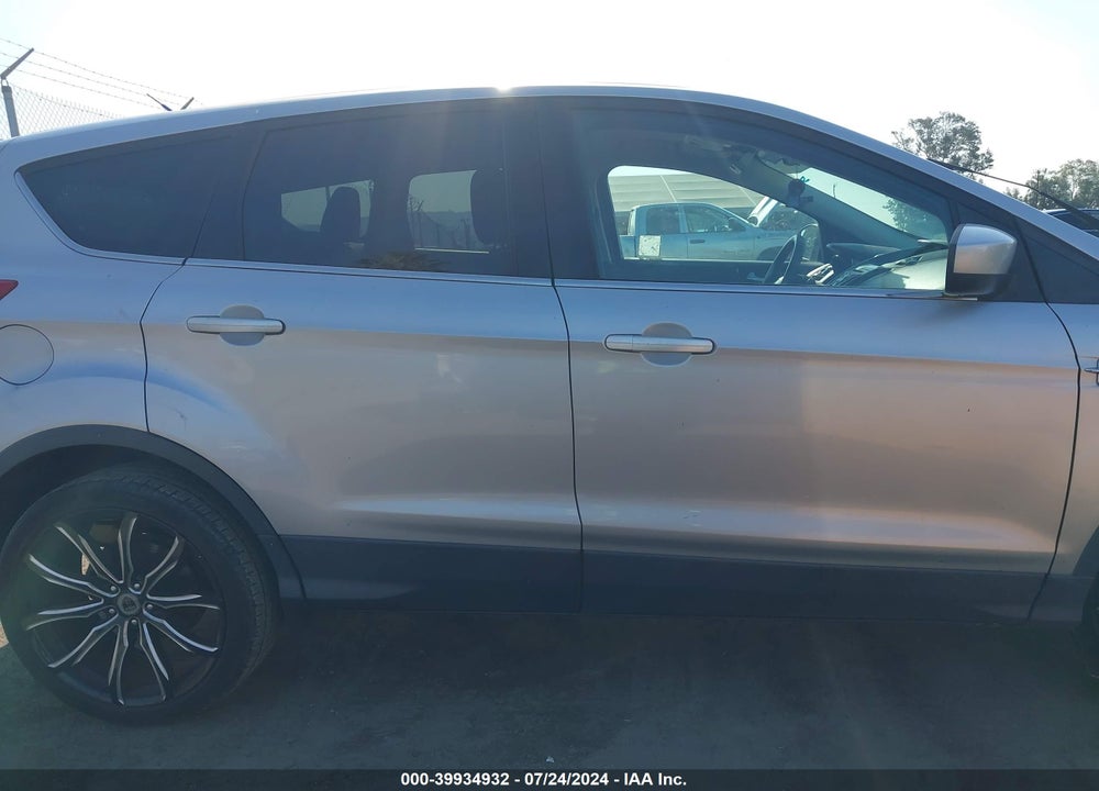 2015 FORD ESCAPE SE VIN: 1FMCU0G93FUA18589