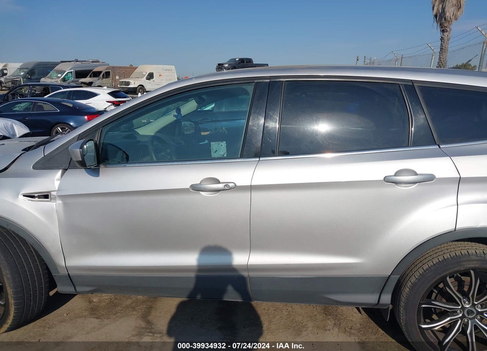 2015 FORD ESCAPE SE VIN: 1FMCU0G93FUA18589
