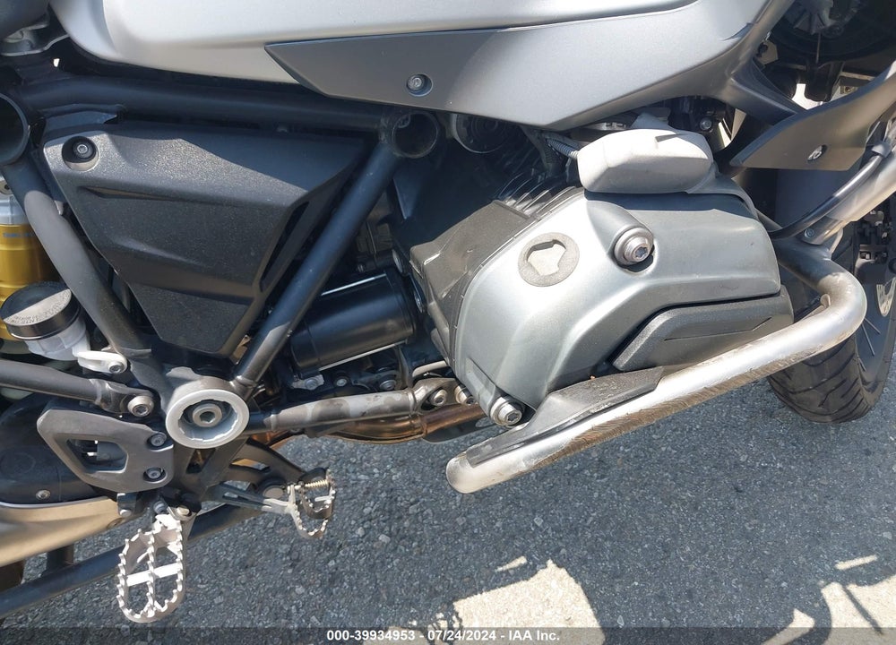 2017 BMW R1200 GS ADVENTURE VIN: WB10A1208HZ898173