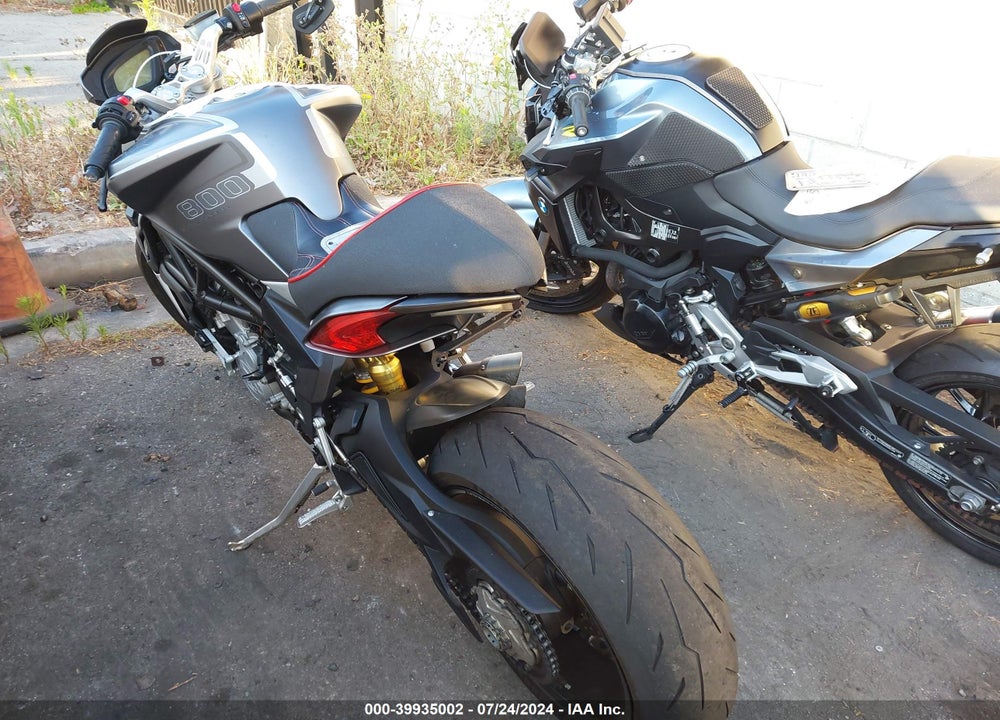 2015 M. V. AGUSTA BRUTALE 800 DRAGSTER VIN: ZCGPFGNT6FV007592