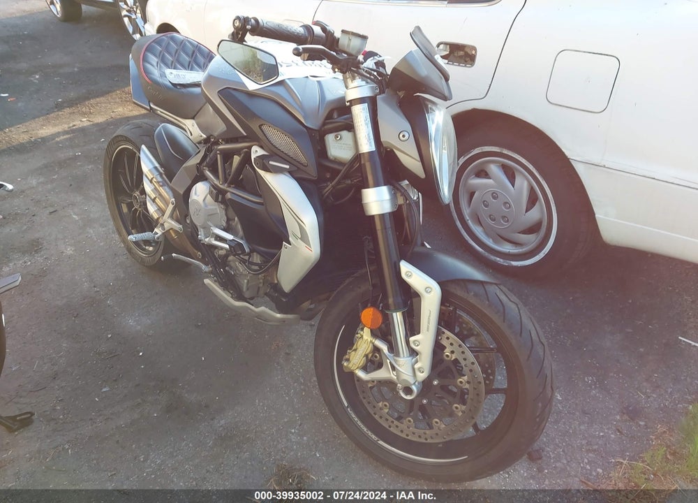 2015 M. V. AGUSTA BRUTALE 800 DRAGSTER VIN: ZCGPFGNT6FV007592