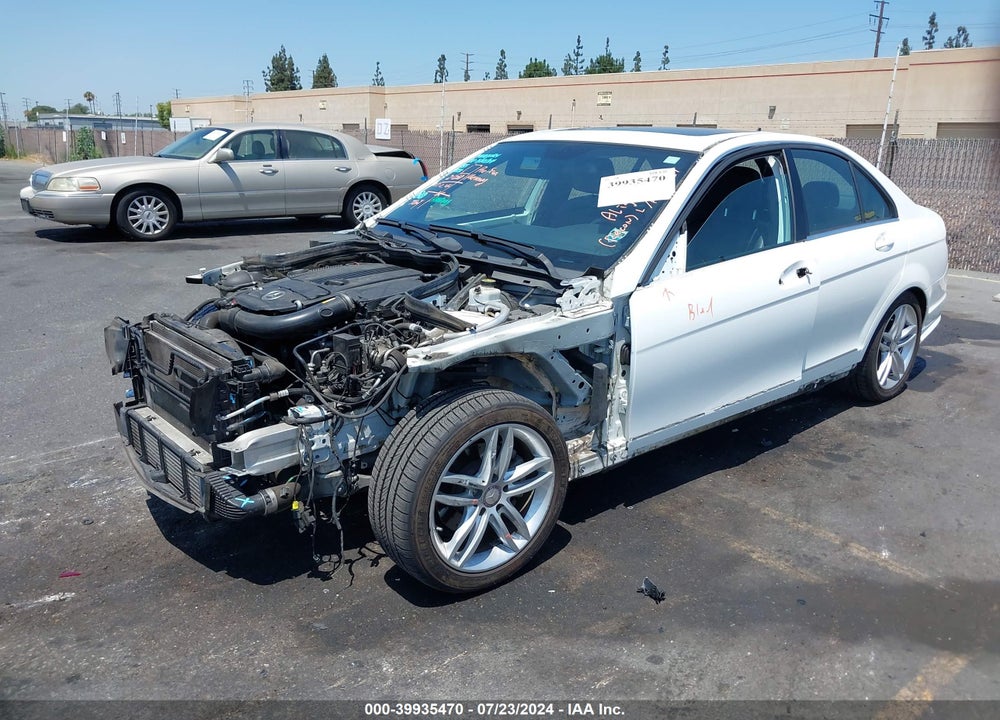 2014 MERCEDES-BENZ C 250 LUXURY/SPORT VIN: WDDGF4HB1ER302643