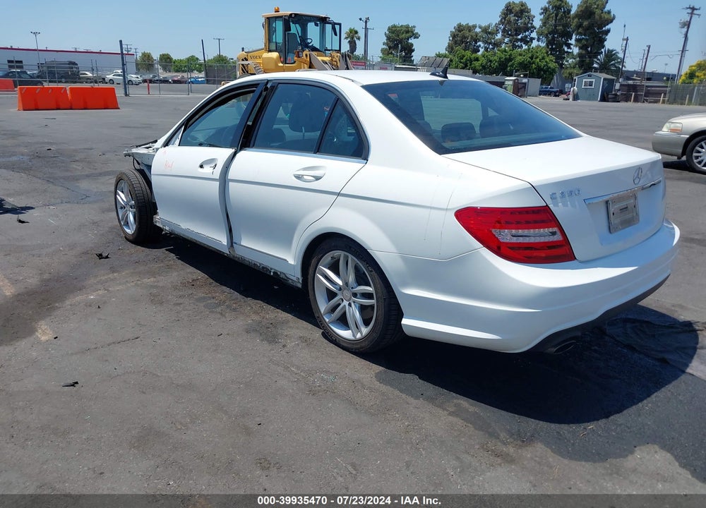 2014 MERCEDES-BENZ C 250 LUXURY/SPORT VIN: WDDGF4HB1ER302643
