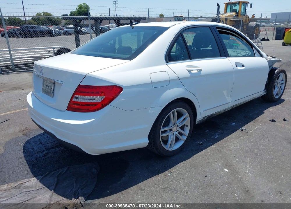 2014 MERCEDES-BENZ C 250 LUXURY/SPORT VIN: WDDGF4HB1ER302643